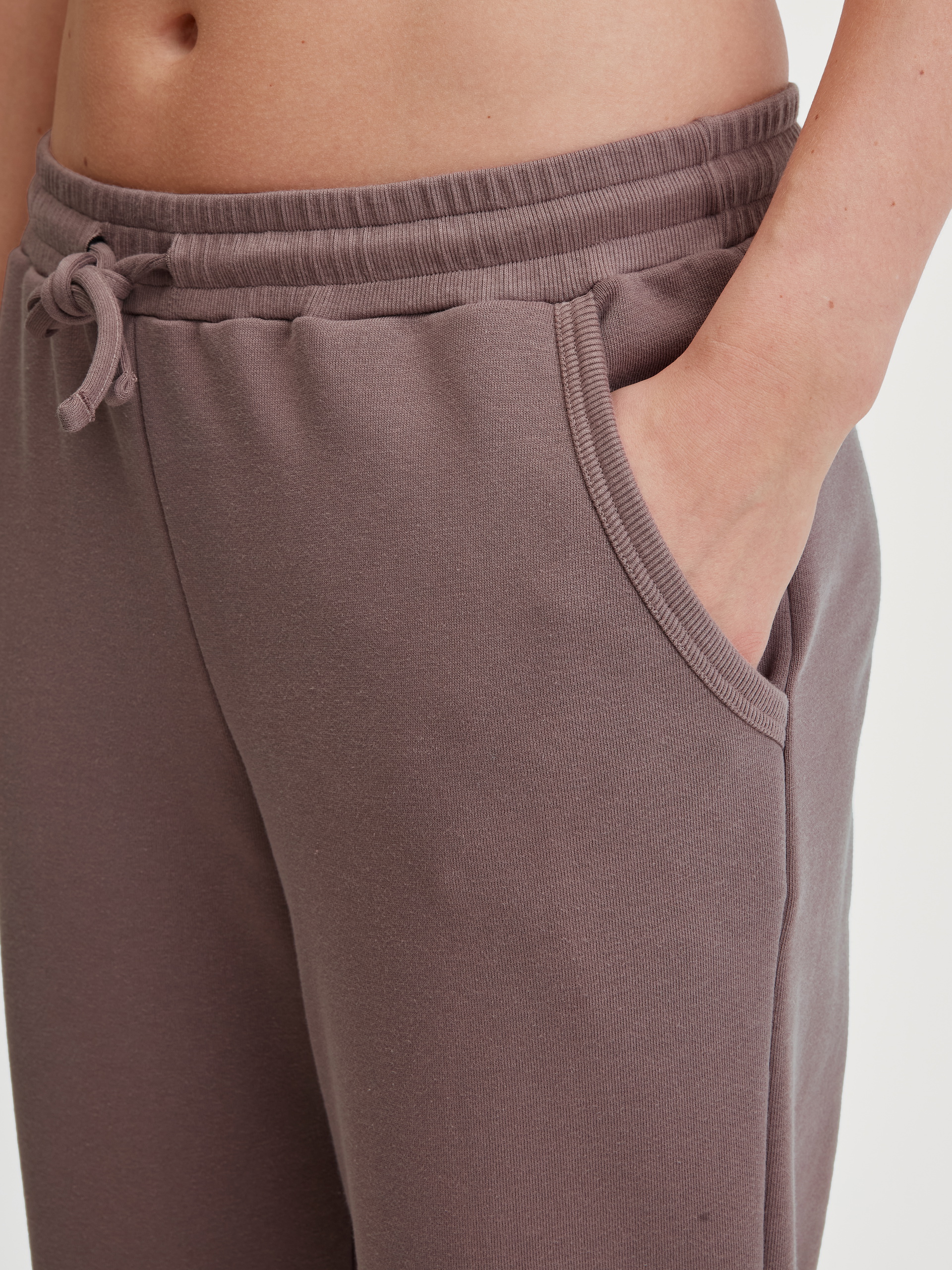 Women model is wearing Lounge Pants with Side Pockets made of Cotton in Brown, Unicoloured from the Lounge Element series by CALIDA, Detail