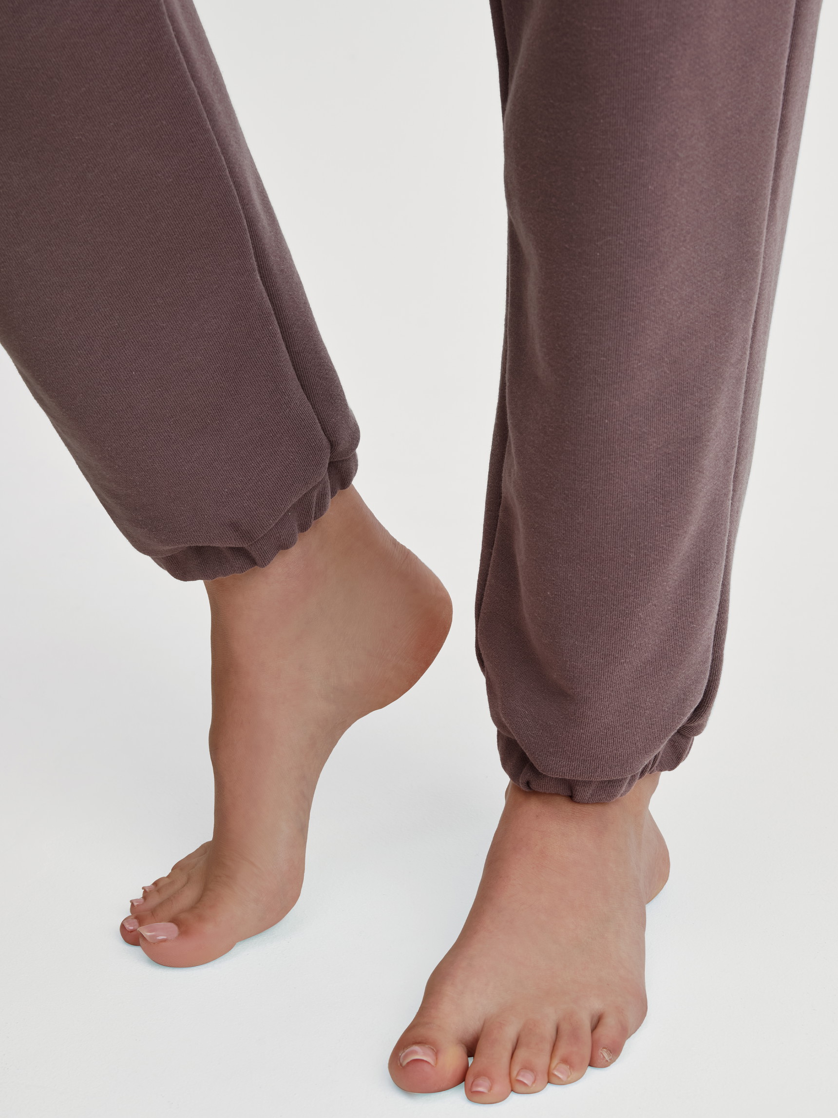 Women model is wearing Lounge Pants with Side Pockets made of Cotton in Brown, Unicoloured from the Lounge Element series by CALIDA, Detail
