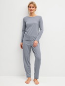 Damen-Model trägt Pyjamahose aus Lyocell in Grau, Einfarbig aus Serie DSW Warming von CALIDA, Outfit