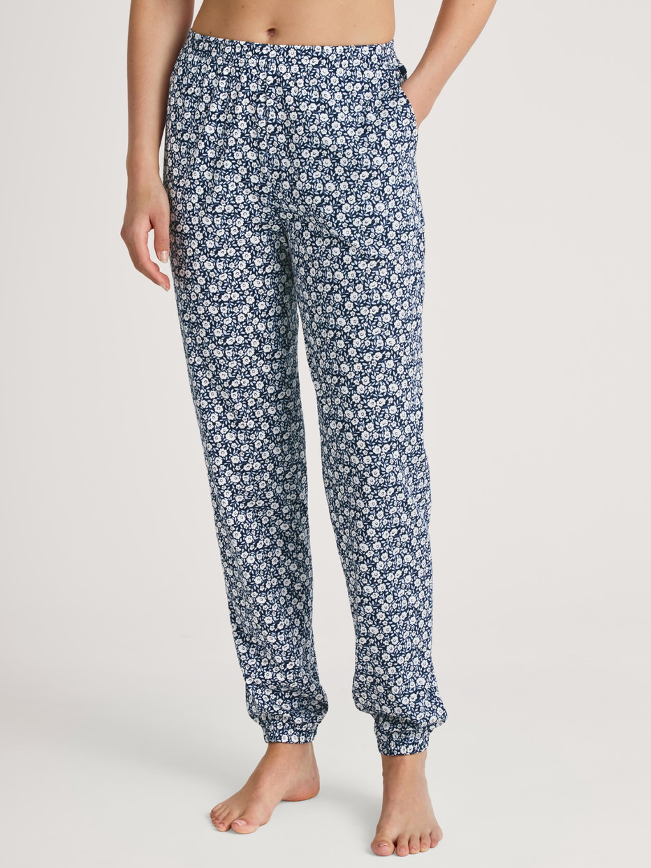 Women model is wearing Pyjama bottom with cuffs made of 100% Cotton in Blue, Floral from the Favourites Sleep series by CALIDA, Front view