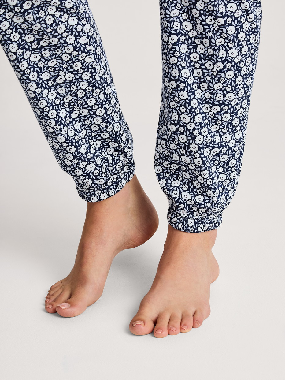 Women model is wearing Pyjama bottom with cuffs made of 100% Cotton in Blue, Floral from the Favourites Sleep series by CALIDA, Additional Image