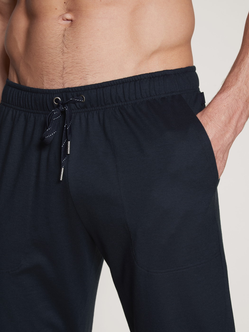 Herren - Pants mit Bündchen aus 100% Baumwolle in Blau, Einfarbig aus Serie Remix Basic Sleep von CALIDA, Detail