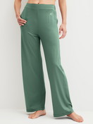 Women model is wearing Pyjama bottom made of Modal in Green, Unicoloured from the DSW Balancing series by CALIDA, Front view