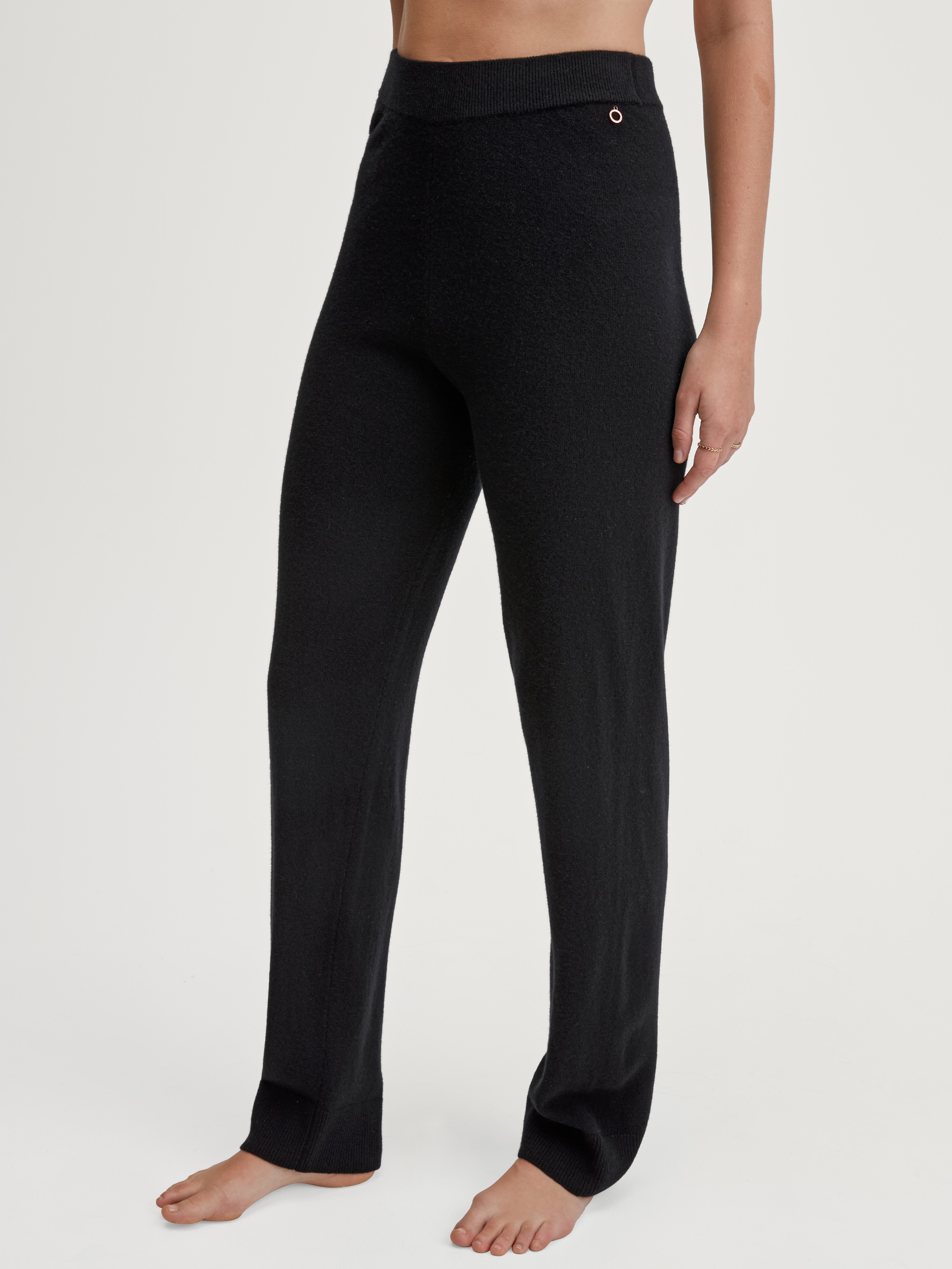 Women model is wearing Merino wool knitted trousers made of Wool in Black, Unicoloured from the The Cosy Collection series by CALIDA, Front view