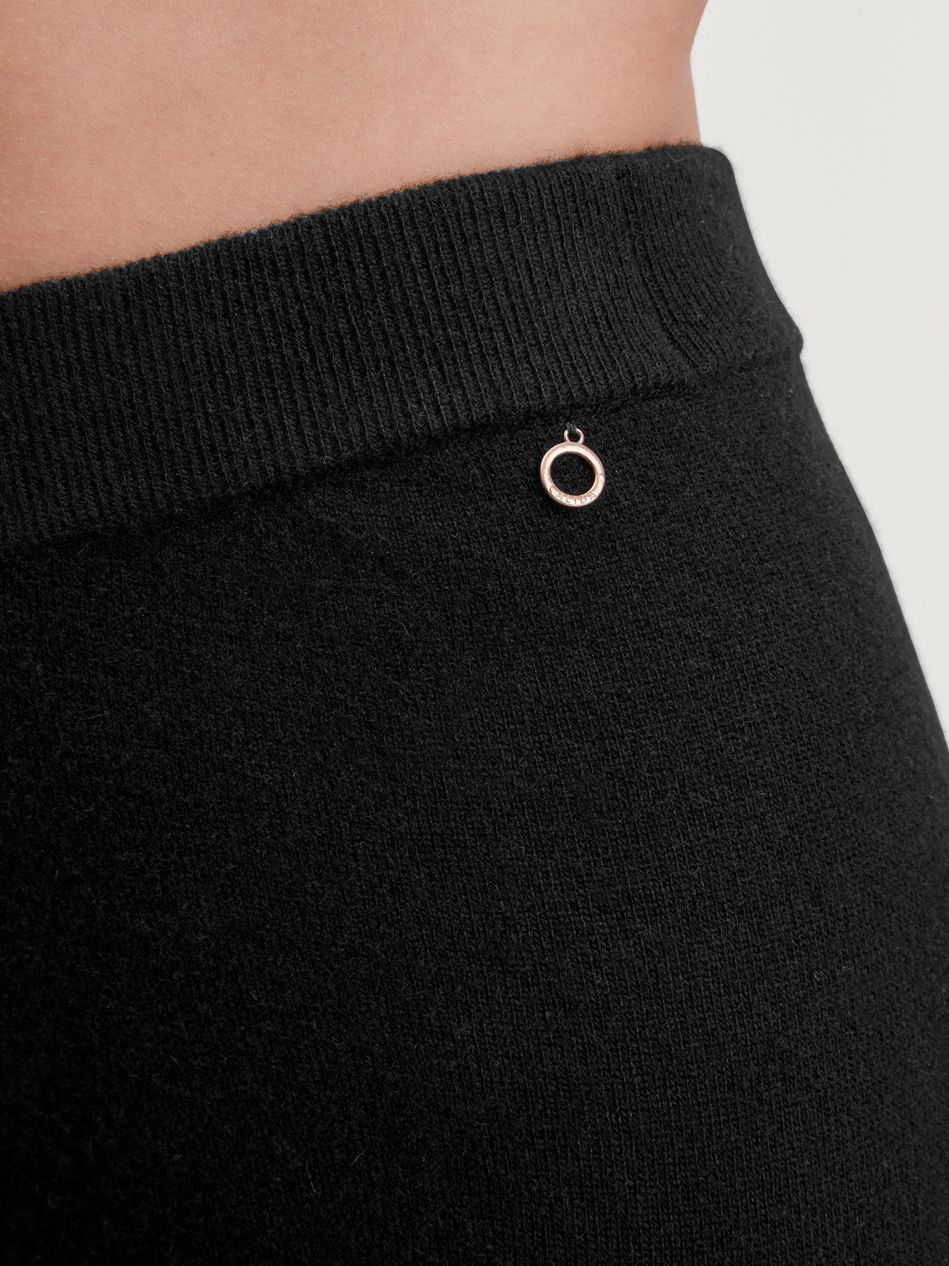Women model is wearing Merino wool knitted trousers made of Wool in Black, Unicoloured from the The Cosy Collection series by CALIDA, Detail