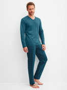 La modella / Il modello Uomo indossa Pantaloni da notte con tasche in Cotone di colore Turchese, Modello, della serie RMX Sleep Free di CALIDA, Abbigliamento