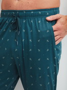 La modella / Il modello Uomo indossa Pantaloni da notte con tasche in Cotone di colore Turchese, Modello, della serie RMX Sleep Free di CALIDA, Dettaglio