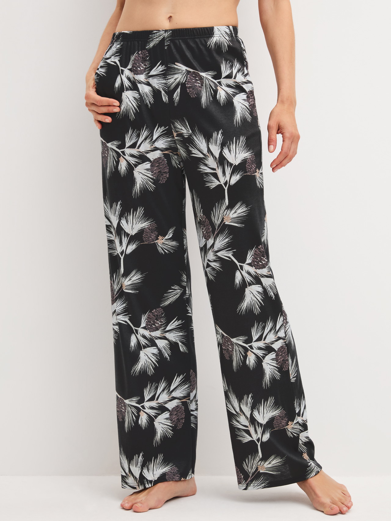 CALIDA Glimmer M&M Pyjamahose mit Seitentaschenfür Damen, S, Schwarz, Weite Silhouette mit eleganter und legerer Note