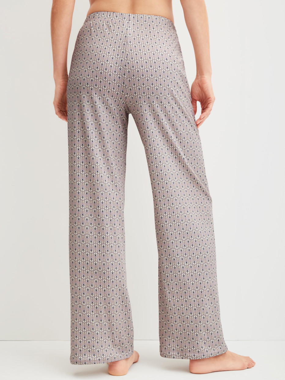Le mannequin Femme porte le/la Bas de pyjama en 100% coton de couleur Vert, À motifs, de la série Favourites Arts de CALIDA, Vue arrière