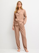 Women model is wearing Pyjama trousers with side pockets made of Viscose in Brown, Patterned from the Glimmer M&M series by CALIDA, Outfit
