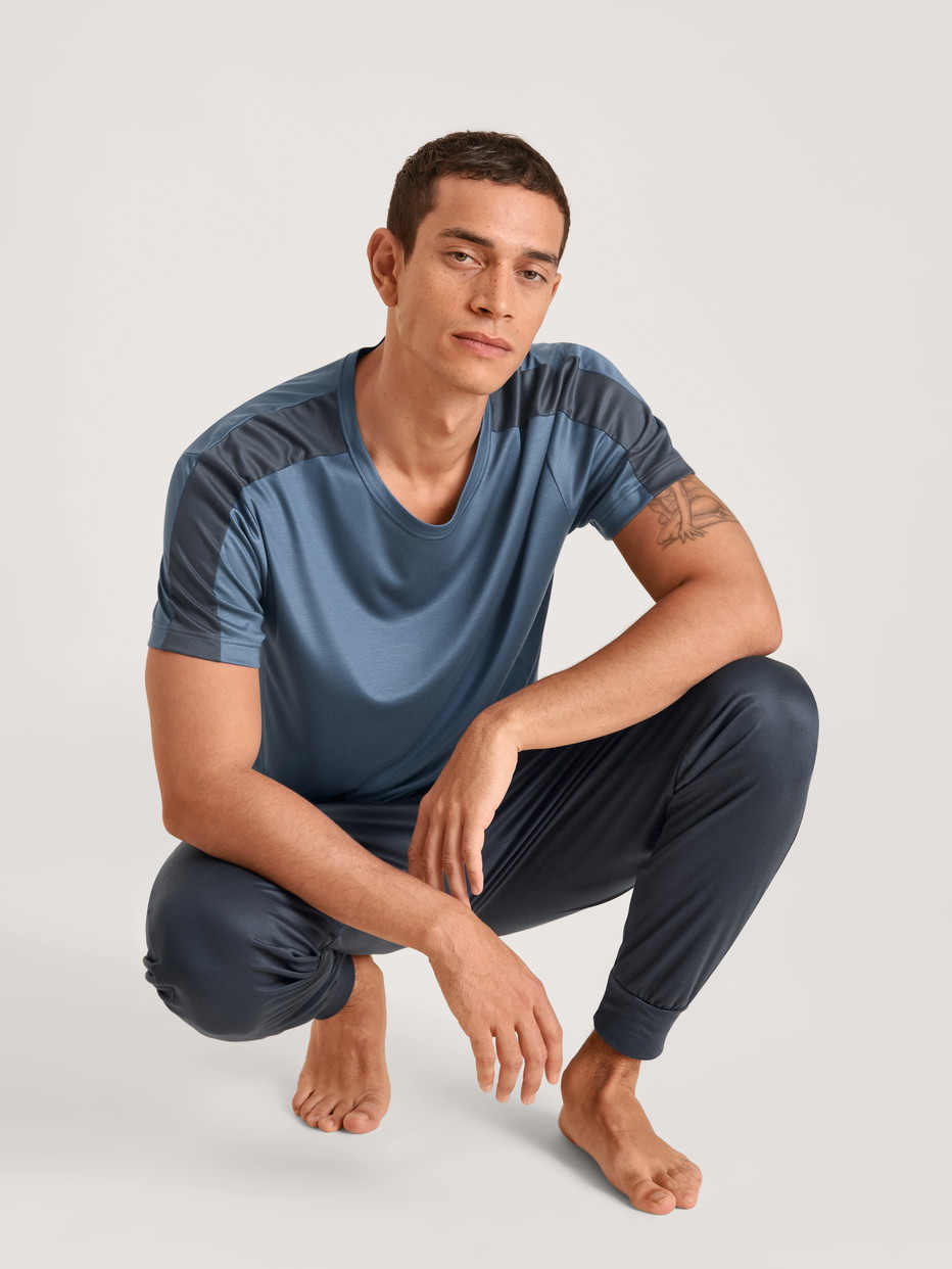 Le mannequin Homme porte le/la Pantalon en Lyocell de couleur Gris, Unicolore, de la série DSW Cooling de CALIDA, Image supplémentaire