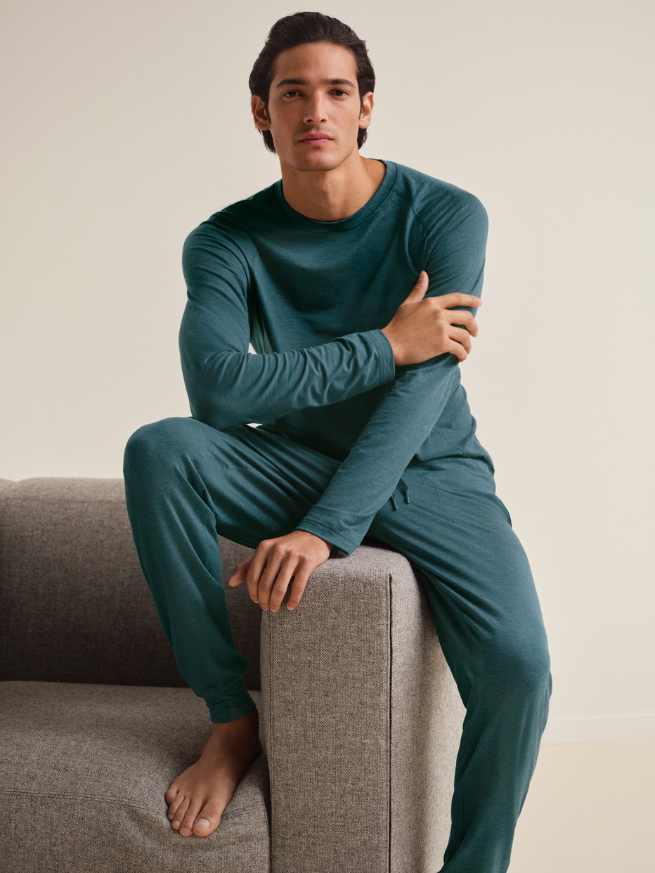 Le mannequin Homme porte le/la Bas de pyjama avec poignets en TENCEL™ de couleur Turquoise, Unicolore, de la série DSW Warming de CALIDA, Image supplémentaire
