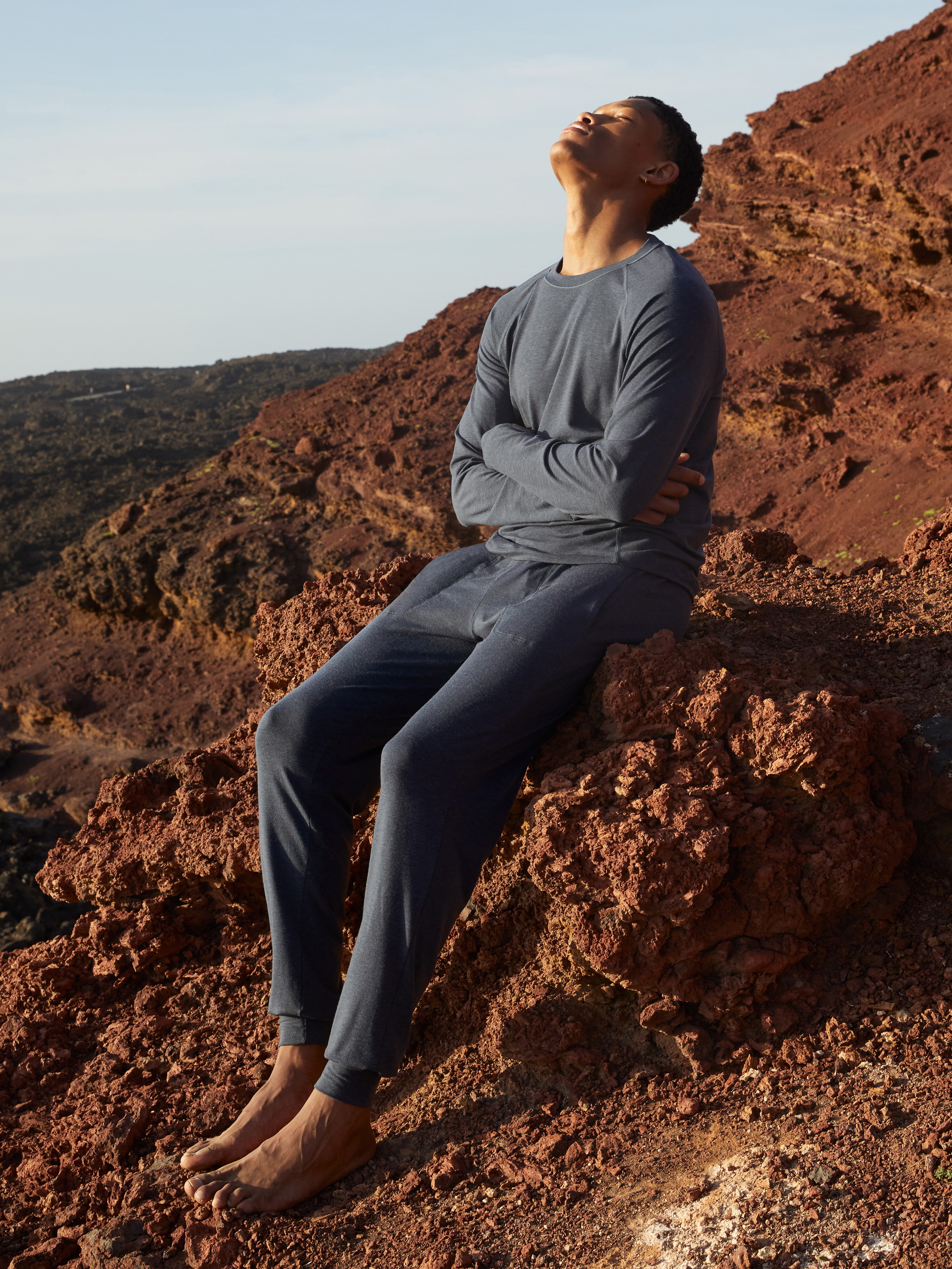 Men model is wearing Pyjama bottom with cuffs made of Lyocell in Grey, Unicoloured from the DSW Warming series by CALIDA, Additional Image