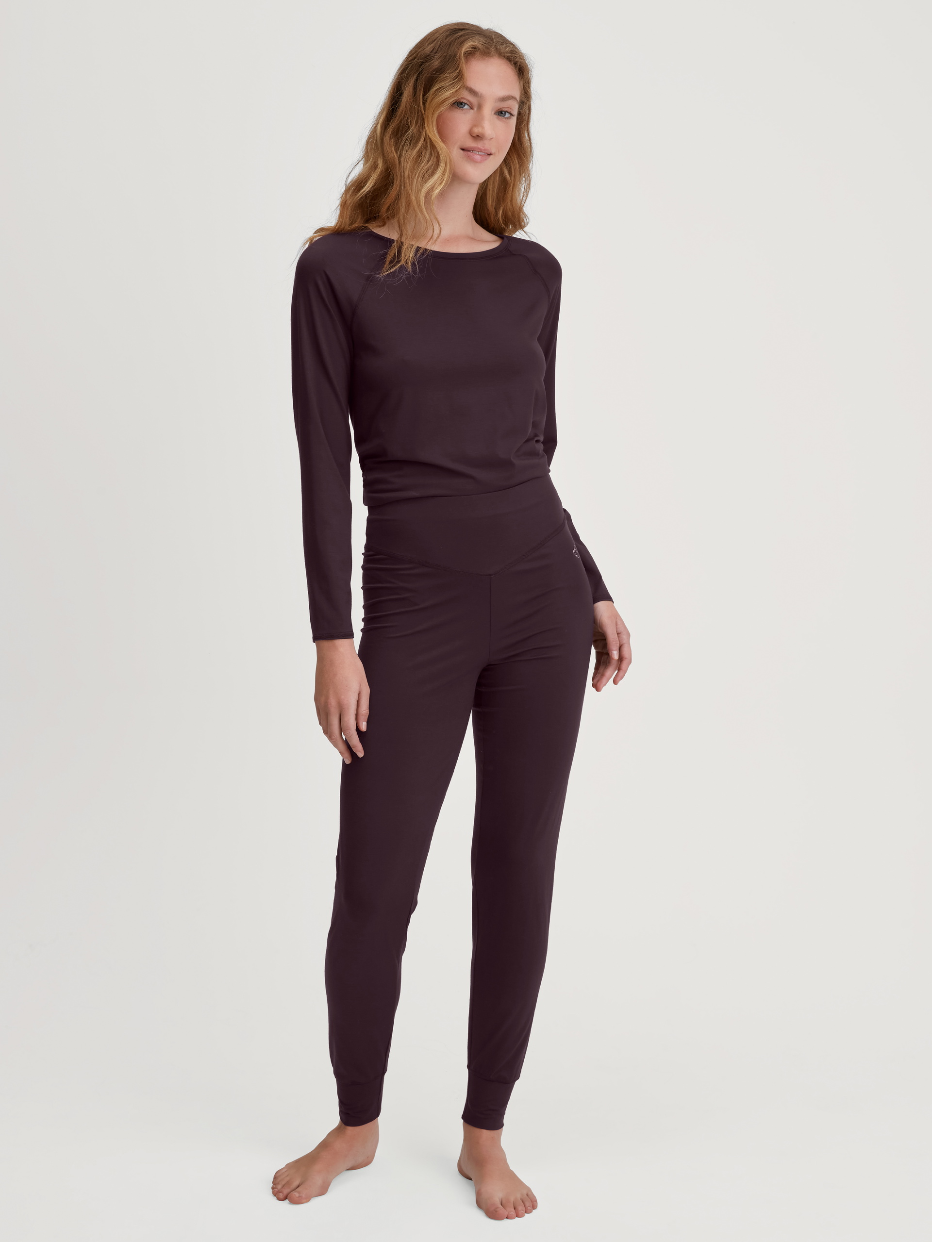 Women model is wearing Pyjama bottom with cuffs made of Modal in Brown, Unicoloured from the DSW Balancing series by CALIDA, Outfit