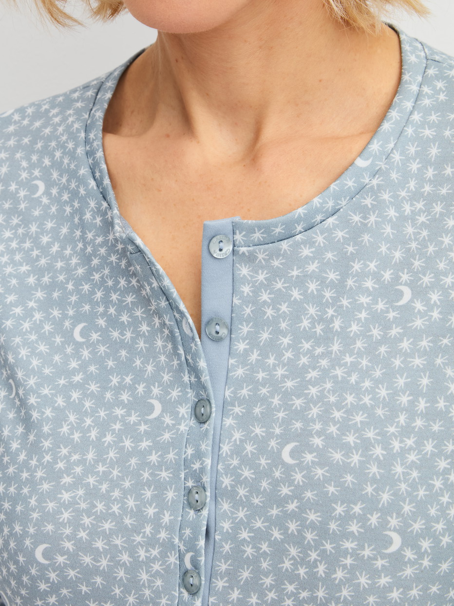 Women model is wearing Long-sleeve nightdress, length 110 cm made of 100% Cotton in Blue, Patterned from the Midnight Dreams series by CALIDA, Detail