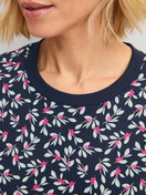 Le mannequin Femme porte le/la  en 100% coton de couleur Bleu, À motifs, de la série Family & Friends de CALIDA, Détail