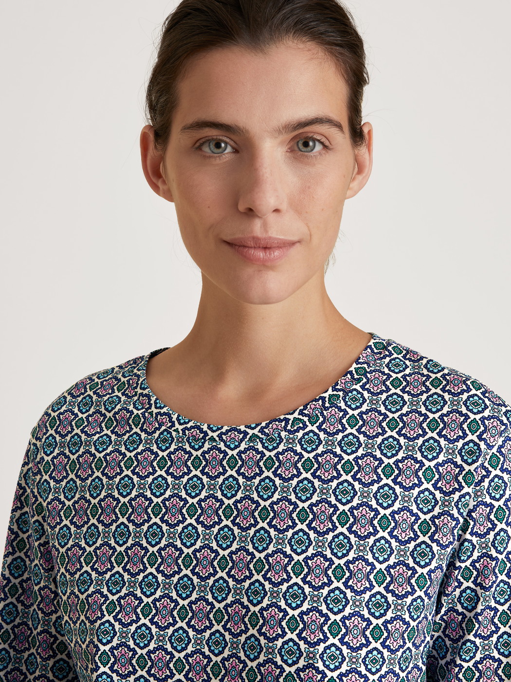 Women model is wearing Nightdress made of 100% Cotton in Turquoise, Motif from the Spring Nights series by CALIDA, Detail
