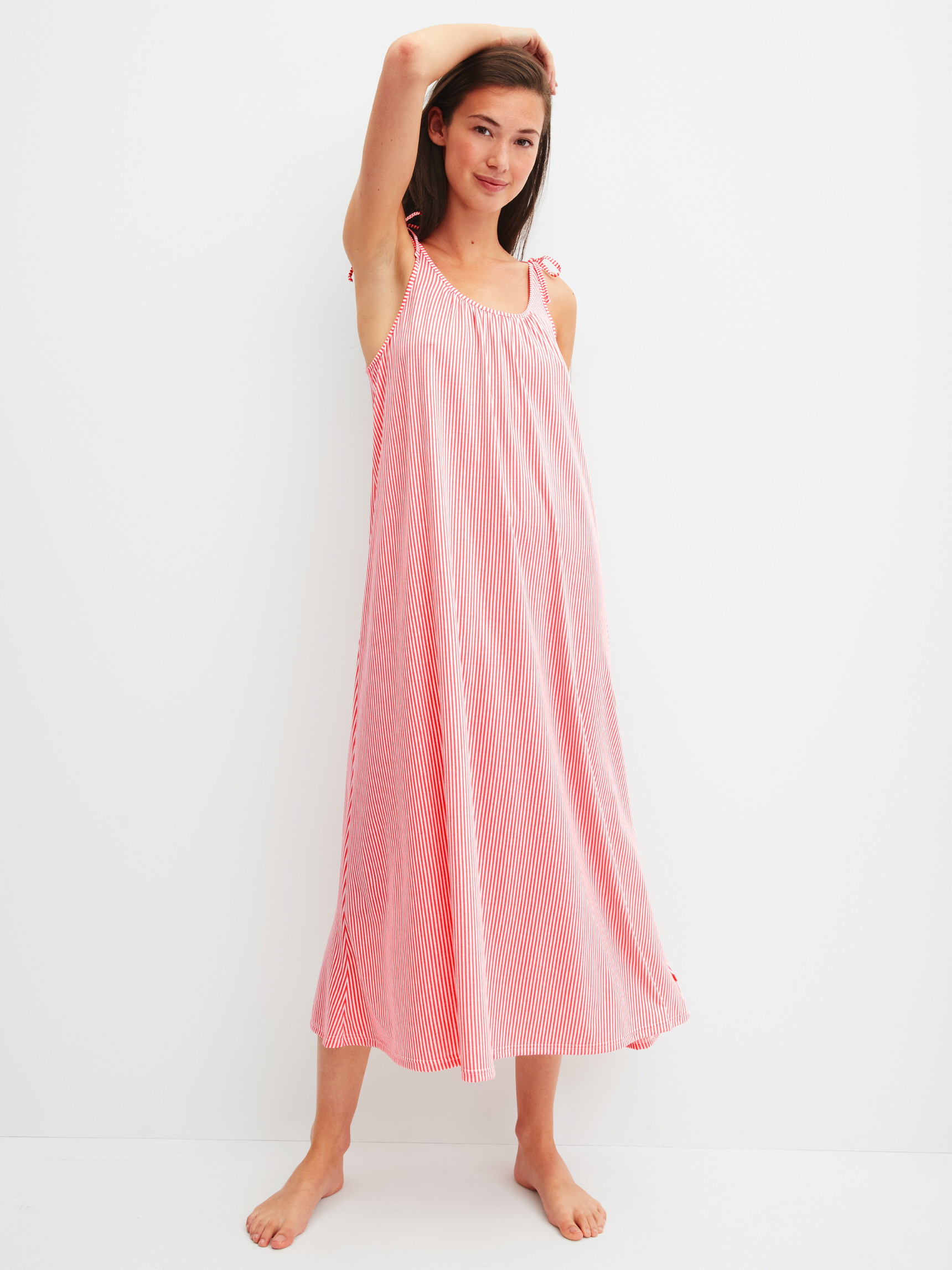 Women model is wearing Nightdress, length 125 cm made of Cotton in Pink, Unicoloured from the Favourites Beach series by CALIDA, Front view