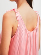 Le mannequin Femme porte le/la Chemise de nuit, longueur 125 cm en Coton de couleur Rose, Unicolore, de la série Favourites Beach de CALIDA, Détail
