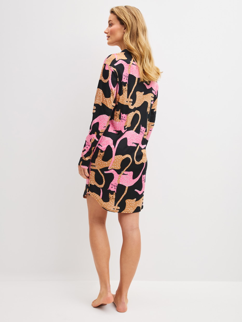 Le mannequin Femme porte le/la  en Modal de couleur Noir, Motif, de la série Sleep Over M&M de CALIDA, Vue arrière