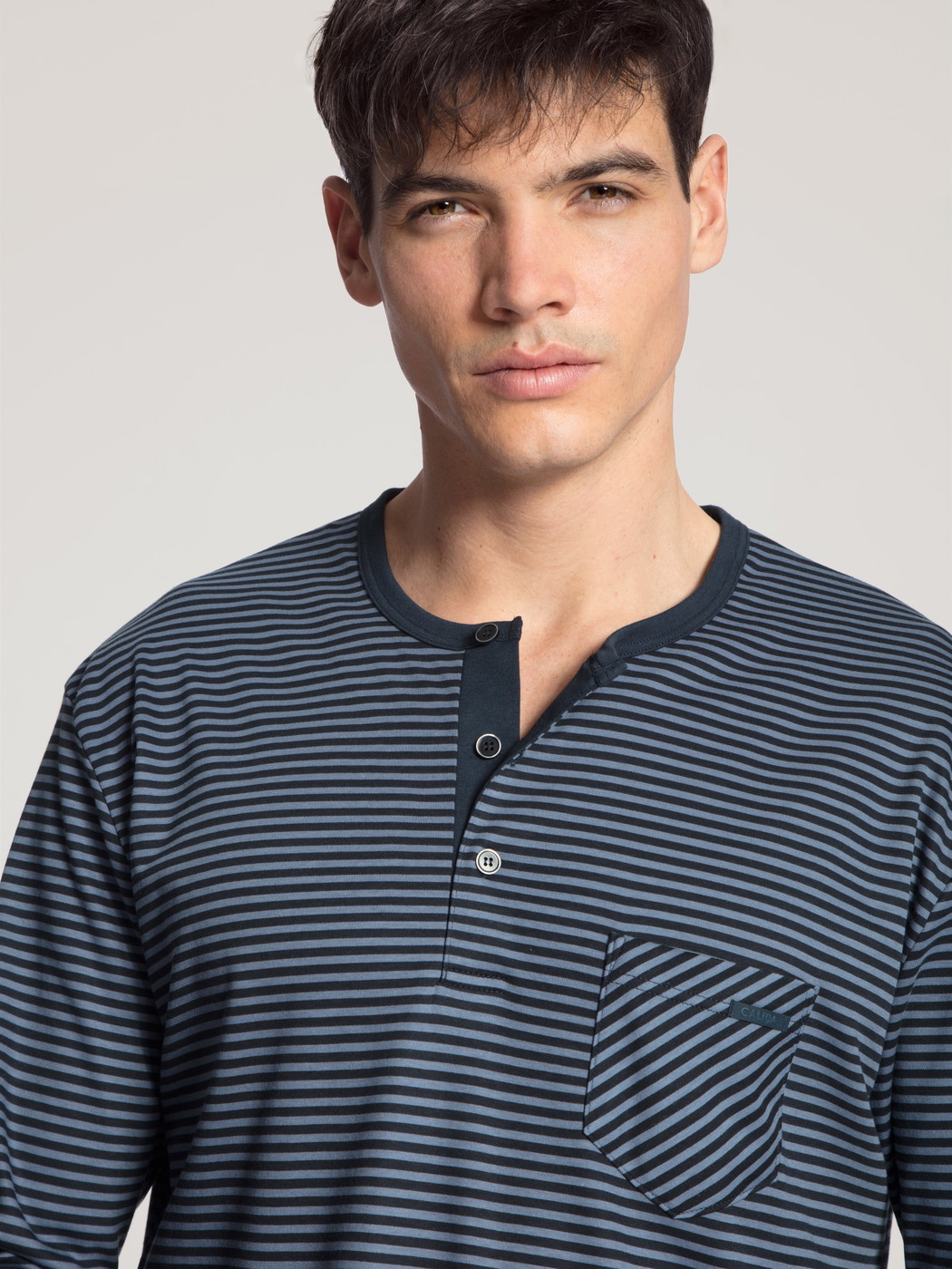 Uomo - Camicia da notte in 100% cotone di colore Blu, A righe, della serie Relax Streamline di CALIDA, Dettaglio