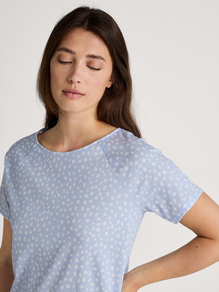 Women model is wearing Sleepshirt, length 90cm made of 100% Cotton in Blue, Patterned from the Favourites Sleep series by CALIDA, Detail