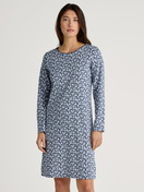 Le mannequin Femme porte le/la Chemise de nuit manches longues – Longueur 100 cm en 100% coton de couleur Bleu, Floral, de la série Favourites Sleep de CALIDA, Tenue