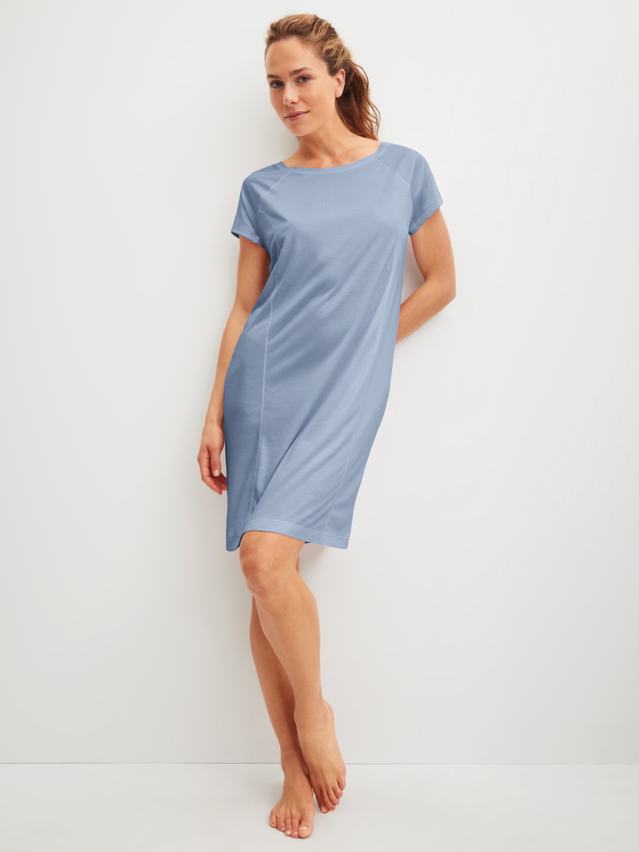 Women model is wearing Sleepshirt made of Lyocell in Blue, Unicoloured from the DSW Cooling series by CALIDA, Front view