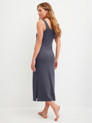 Le mannequin Femme porte le/la Chemise de nuit, longueur 125 cm en Modal de couleur Bleu, Unicolore, de la série Natural Loungewear de CALIDA, Vue arrière