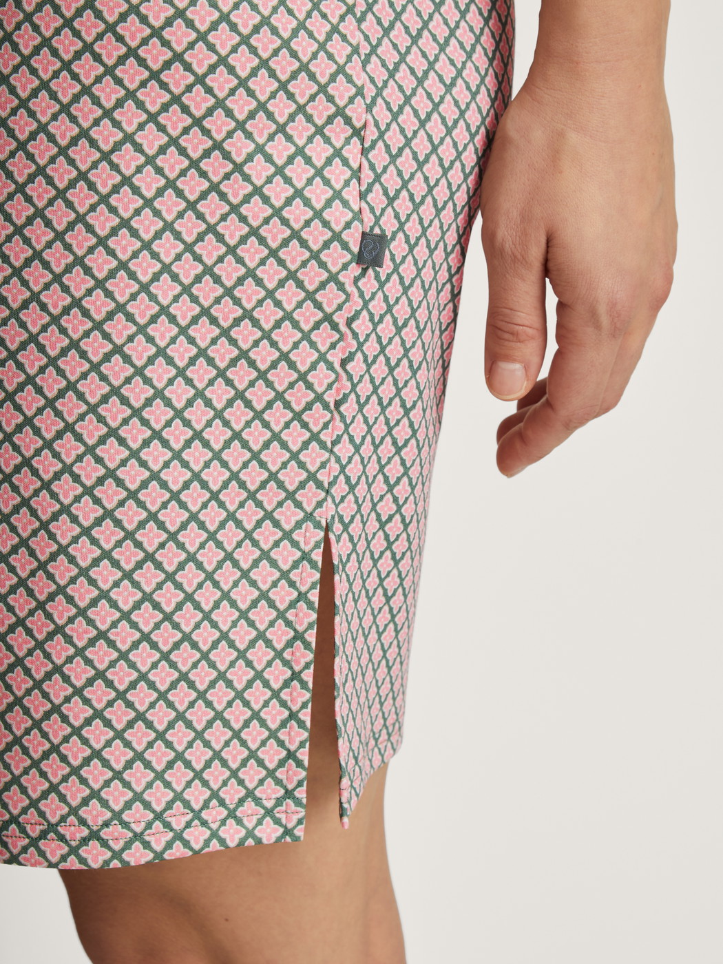 Women model is wearing Sleepshirt, length 90cm made of 100% Cotton in Green, Floral from the Grounded Nights series by CALIDA, Detail