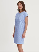 La modella / Il modello Donna indossa Camicia da notte maniche corte – Lunghezza 95 cm in 100% cotone di colore Blu, Modello, della serie Lovely Nights di CALIDA, Vista frontale