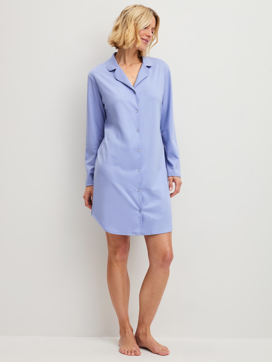 Women model is wearing Nightshirt, length 95 cm made of 100% Cotton in Blue, Unicoloured from the EDITION 85 series by CALIDA, Front view