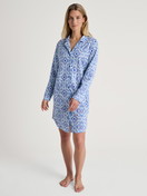Women model is wearing Nightshirt, length 95 cm made of 100% Cotton in Blue, Floral from the Orient Dreams series by CALIDA, Front view