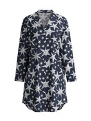 Femme - Chemise de nuit manches longues boutonnée, longueur 95 cm en 100% coton de couleur Bleu, Motif, de la série Winter Dreams de CALIDA