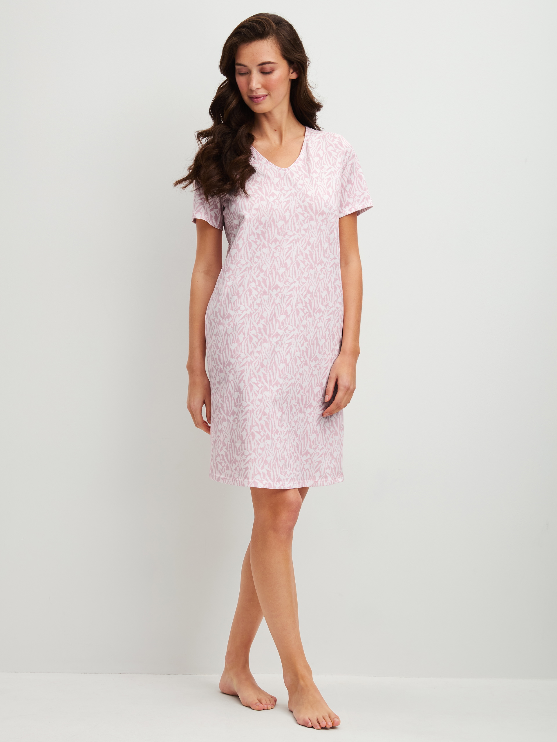 Women model is wearing Sleepshirt, length 95cm made of 100% Cotton in Purple, Patterned from the Blooming Nights series by CALIDA, Front view