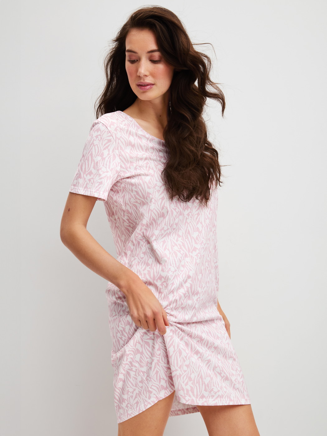 Women model is wearing Sleepshirt, length 95cm made of 100% Cotton in Purple, Patterned from the Blooming Nights series by CALIDA, Front view