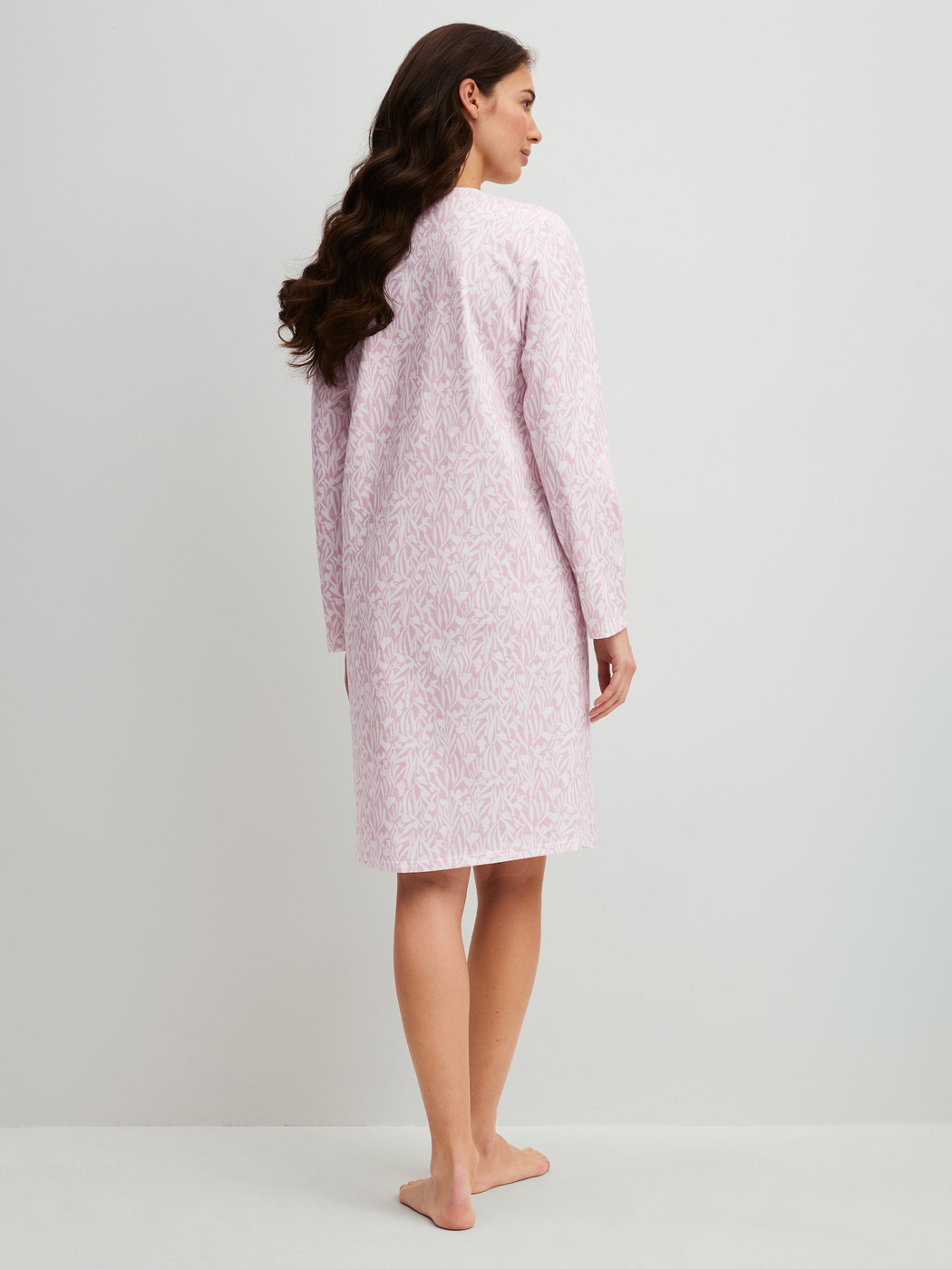 Women model is wearing Long-sleeve nightdress, length 100 cm made of 100% Cotton in Purple, Patterned from the Blooming Nights series by CALIDA, Back view