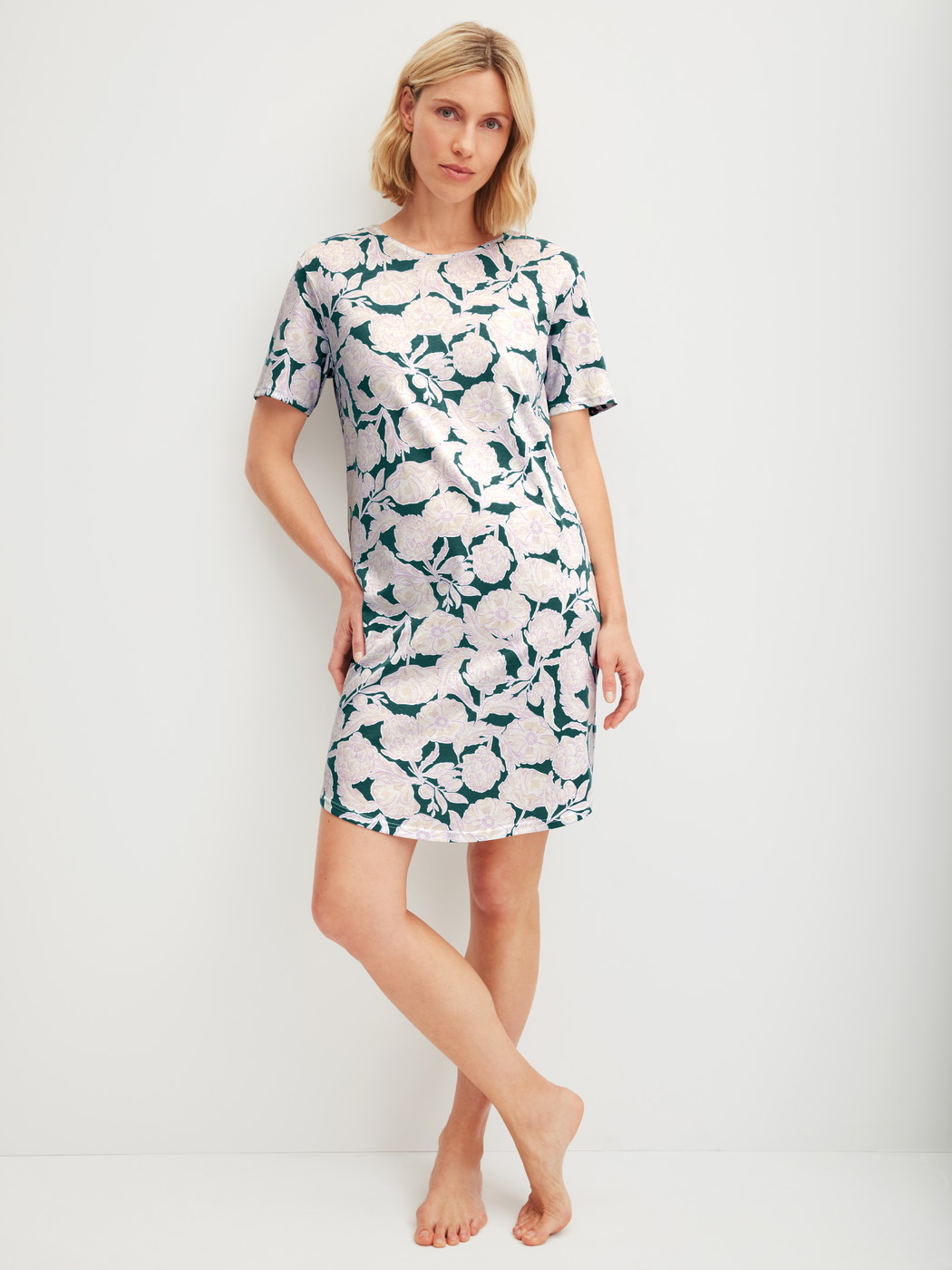 Women model is wearing Short-sleeved nightdress, length 95 cm made of 100% Cotton in Turquoise, Floral from the Botanic Dreams series by CALIDA, Front view