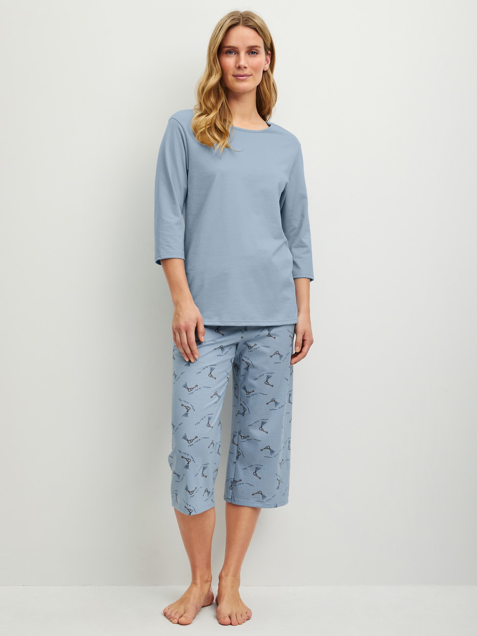 Le mannequin Femme porte le/la  en 100% coton de couleur Bleu, À motifs, de la série Hotel Nights de CALIDA, Vue de face