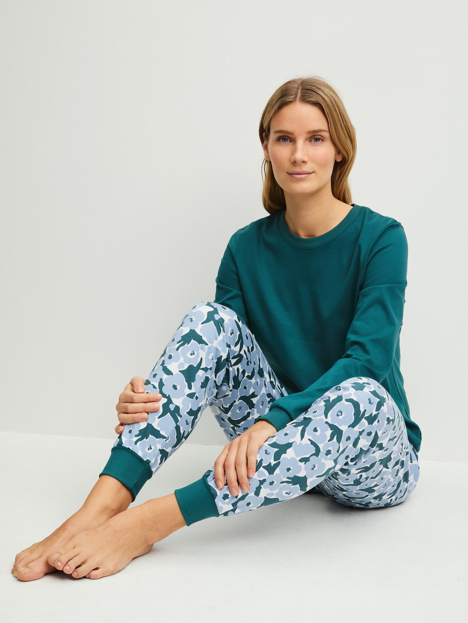Le mannequin Femme porte le/la  en 100% coton de couleur Turquoise, Floral, de la série Midnight Flowers de CALIDA, Vue de face