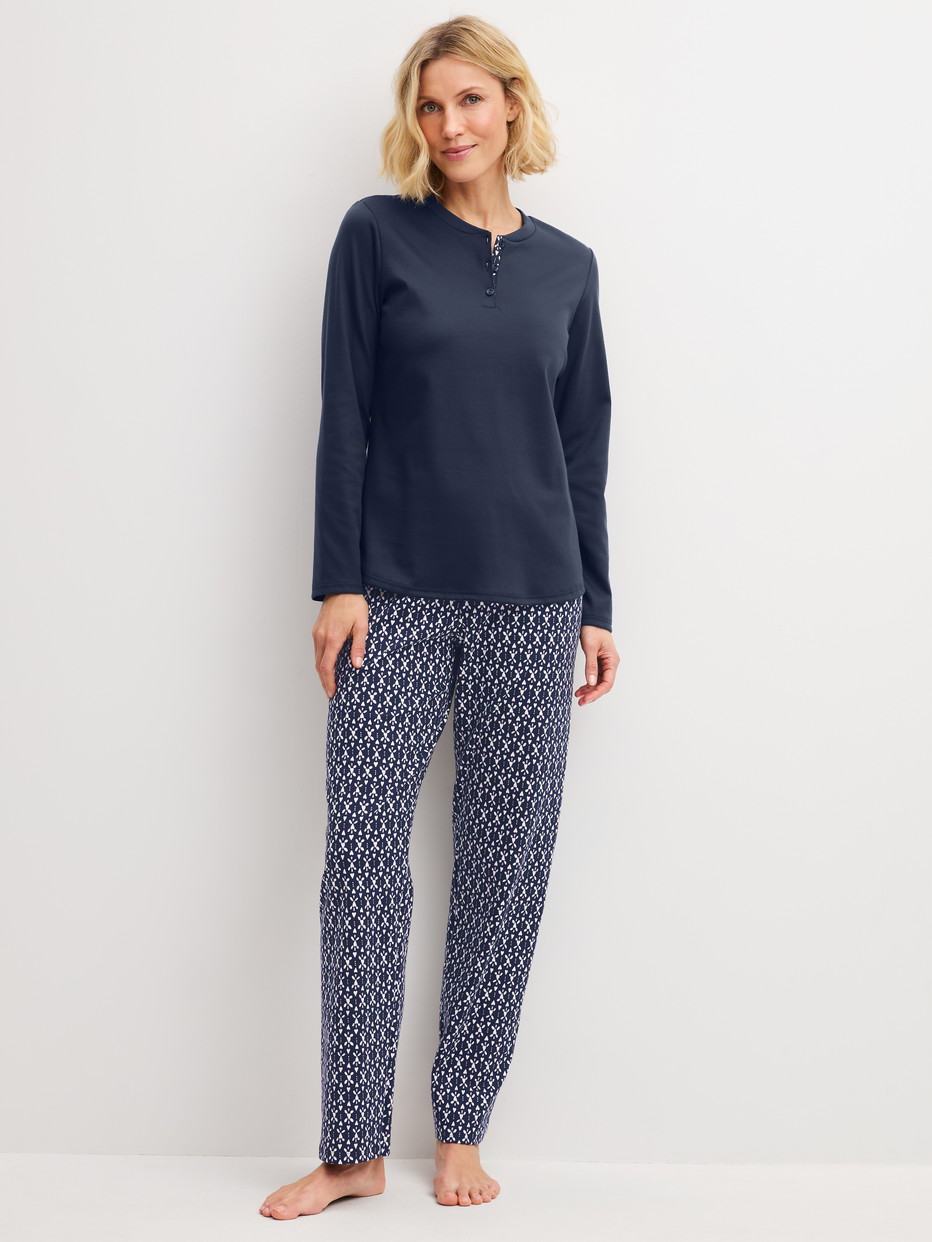 Le mannequin Femme porte le/la  en 100% coton de couleur Bleu, À motifs, de la série Midnight Hearts de CALIDA, Vue de face