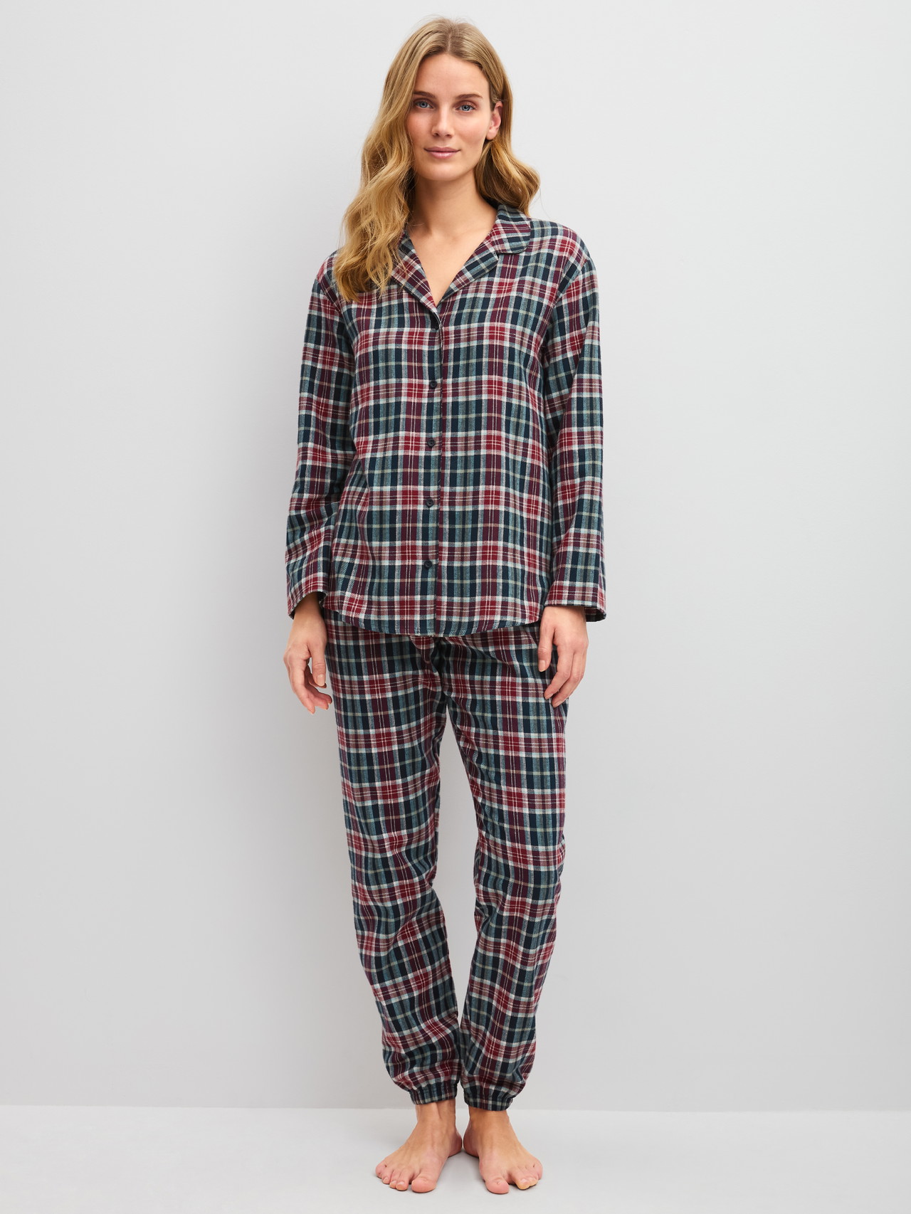 CALIDA Holiday Dreams Flanell-Pyjama mit Knöpfenfür Damen, M, Blau, Wärmender Flanell-Pyjama mit lockerer Passform