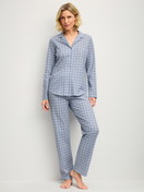 Le mannequin Femme porte le/la Pyjama à boutons en 100% coton de couleur Gris, À motifs, de la série Cotton Special de CALIDA, Vue de face