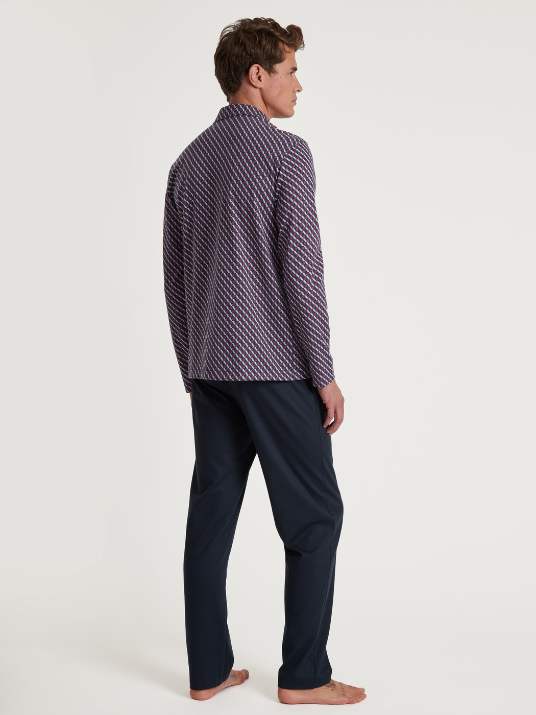 Le mannequin Homme porte le/la Pyjama à boutons en 100% coton de couleur Bleu, À carreaux, de la série Relax Imprint de CALIDA, Vue arrière
