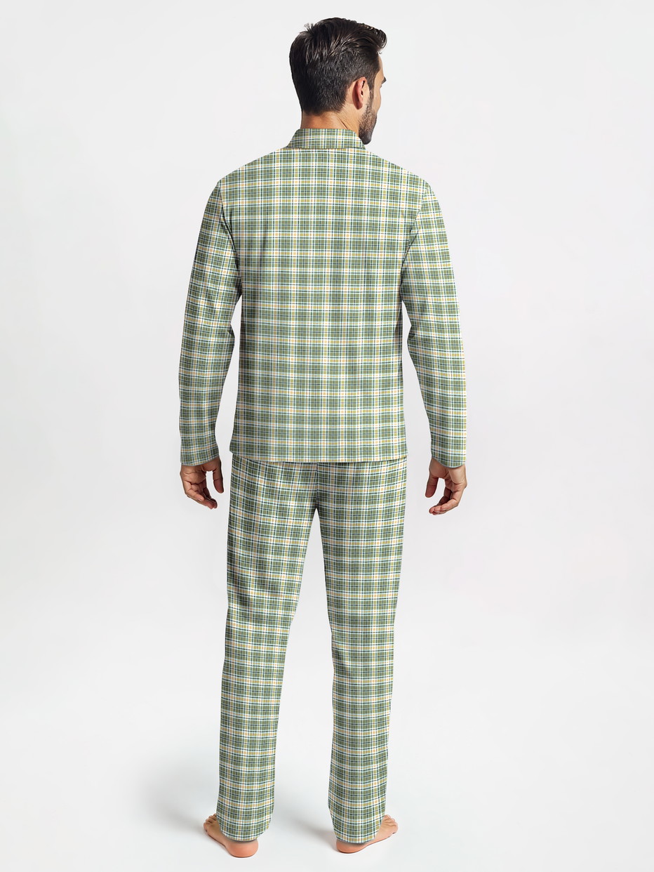 Herren-Model trägt Pyjama mit Knöpfen aus 100% Baumwolle in Grün, Kariert aus Serie Nightwear Xtra von CALIDA, Rückansicht, KI-generiertes Bild
