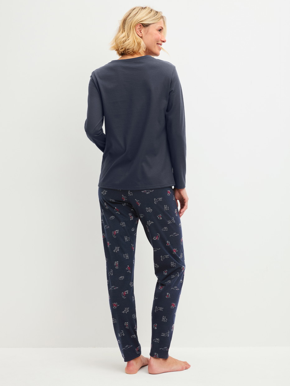 Le mannequin Femme porte le/la Pyjama en 100% coton de couleur Bleu, Motif, de la série Family & Friends de CALIDA, Vue arrière