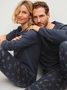 Le mannequin Femme porte le/la Pyjama en 100% coton de couleur Bleu, Motif, de la série Family & Friends de CALIDA, Image supplémentaire