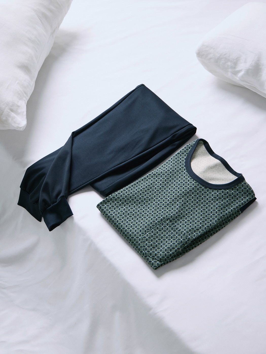 Uomo - Pigiama con polsini in 100% cotone di colore Verde, Modello, della serie Relax Comfy 3 di CALIDA, Dettaglio