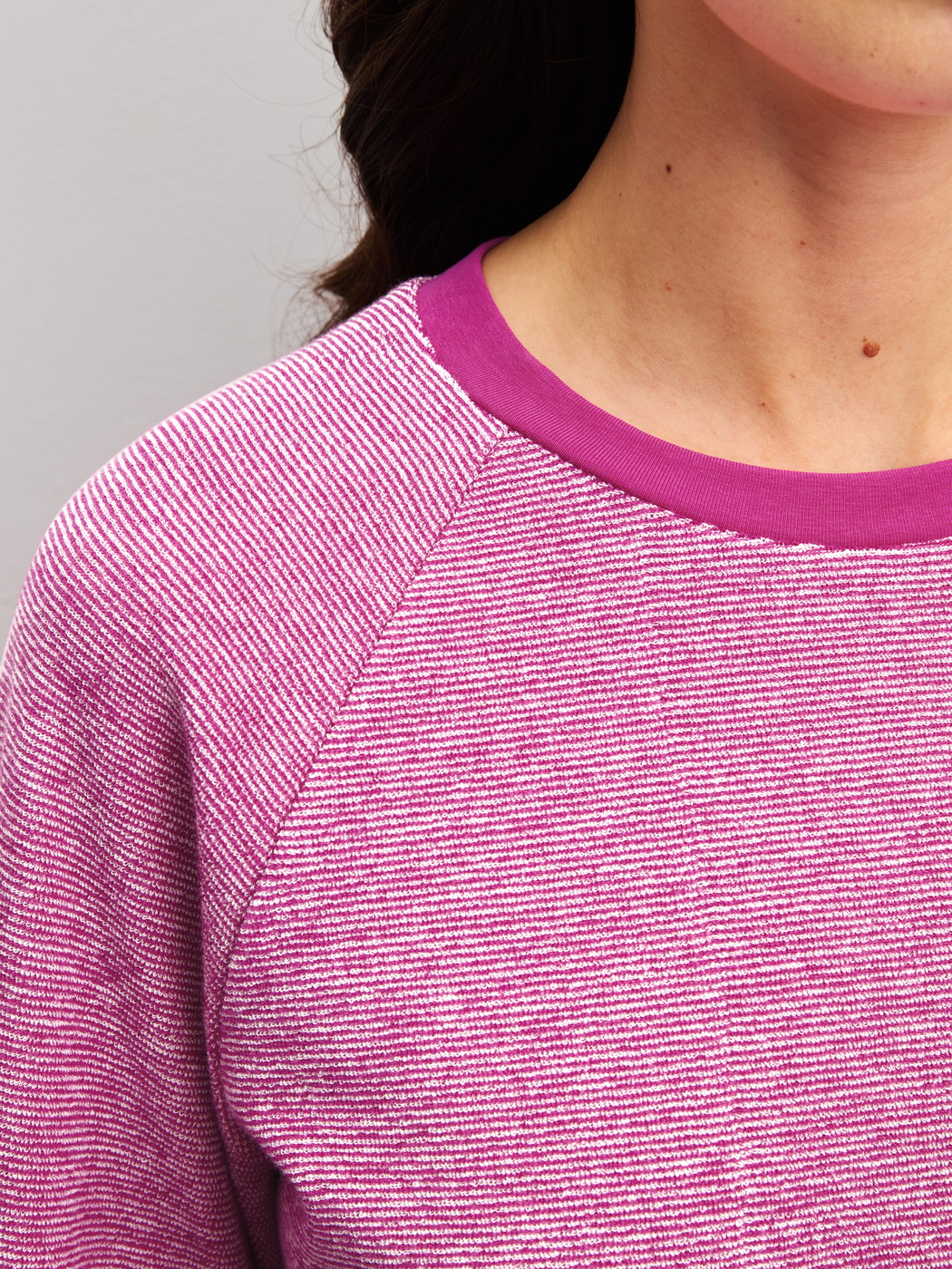 La modella / Il modello Donna indossa  in Cotone di colore Rosa, A righe, della serie Soft Dreams di CALIDA, Dettaglio
