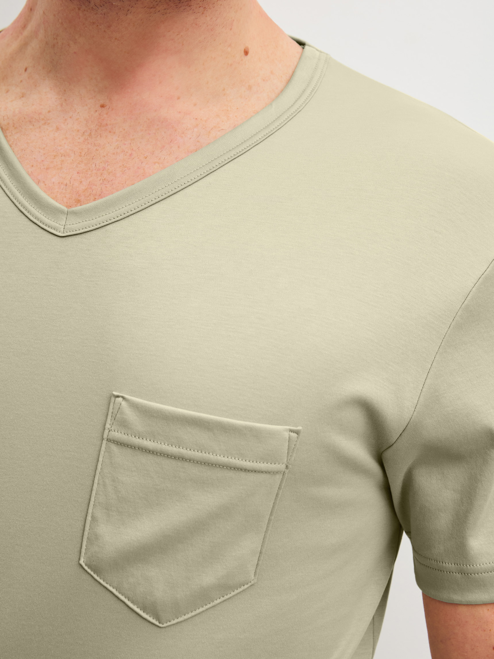 Le mannequin Homme porte le/la Pyjama court en Coton de couleur Vert, Unicolore, de la série Relax Superlight de CALIDA, Détail